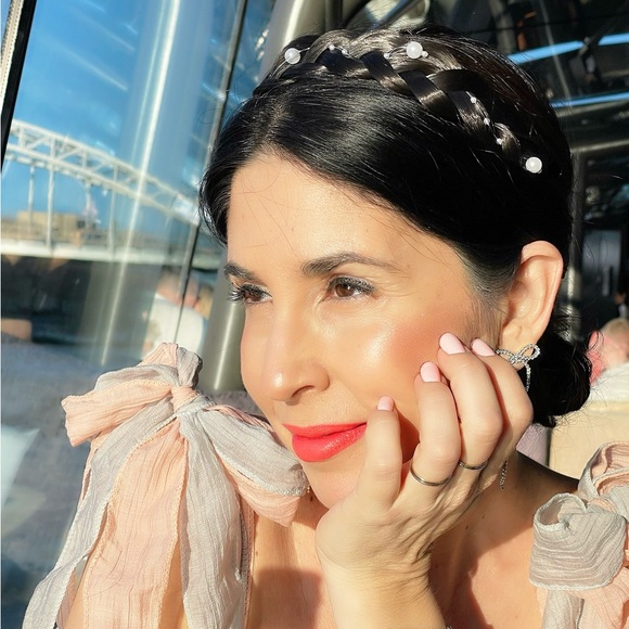 Meet your Posher, Lizet - Picture 1 of 1